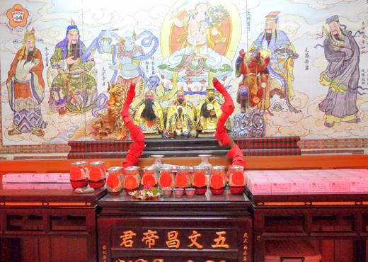   沙美萬安堂五文昌殿今年農曆七月初七將增添新雕魁星，當天萬安堂備有祈拜祝文，歡迎鄉親共襄盛舉。（陳麗妤攝）