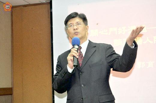 金門縣文化局主辦的文化講座活動昨舉行，由愛麗斯國際講師郭育志主講，講題為「打開心門好溝通～談職場人際溝通」。（李增汪攝）