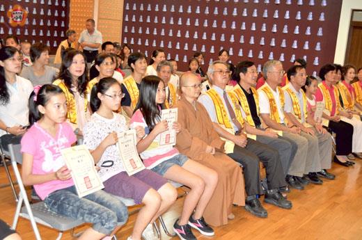 金蓮淨苑舉辦三好兒童亮起來書法比賽昨頒獎。（李金鎗攝）