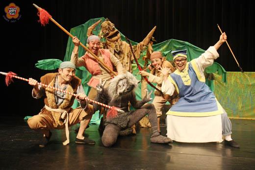 　九歌兒童劇團將於明日再度跨海來金演出，散播藝術、幸福、歡樂。（金門文化局提供）