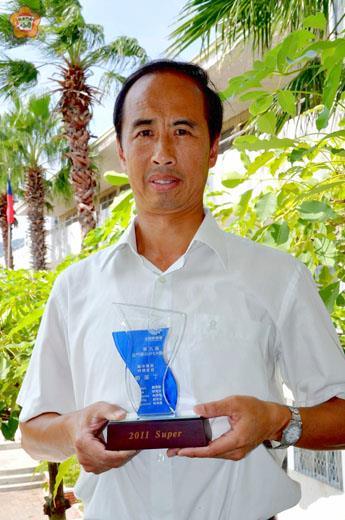 今年的「SUPER教師特別獎」全國只有兩人，其中一位是金門農工的教師劉溪丁。（張建騰攝）