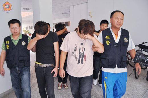 警方偵破入侵住宅強盜財物未遂案,將嫌犯拘提到案。(莊煥寧攝)