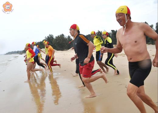   〈救生員授證管理辦法〉通過後，第一批在金門檢定通過合法救生員共有十五人。（張建騰攝）