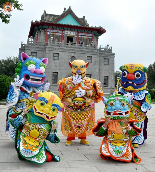   金門風獅爺動起來，成為金門觀光文化行銷新載體；尤以在今日的建國百年雙十節成軍，更具有特別意義。（楊水詠攝）