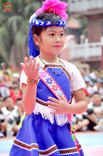 《國慶登山》原民熱舞張建騰／圖文