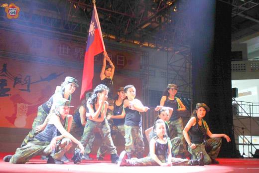 「青春fighting！活力金門」流行舞蹈（見下圖，楊詩傳提供）