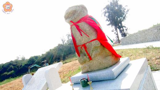 溪邊村的「石獅爺」重新高踞村郊。
（張建騰攝）