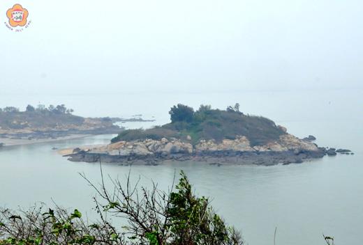   由天摩山山頂下望可以看到后嶼。
（張建騰攝）