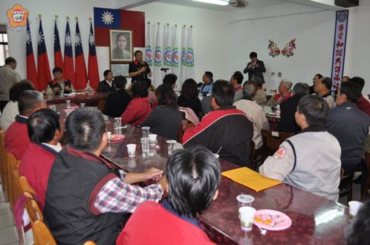   行政院勞工委員會副主任委員潘世偉昨日抵金訪視金門縣總工會，並與勞工代表們座談。（李金鎗攝）