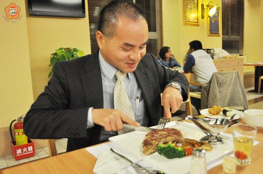 金沙大地國際渡假飯店,推出星級飯店平價美食。(陳麗妤攝)