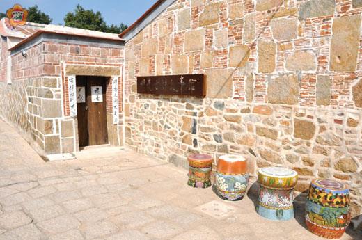   金門城明遺古街故事館（見圖）、酒鄉文化館及黃天佑紀念館三棟示範建築主題展示館今落成啟用，風華再現。（楊水詠攝）