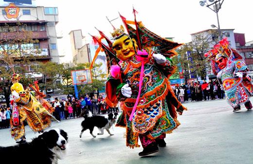 三太子＆犬共舞