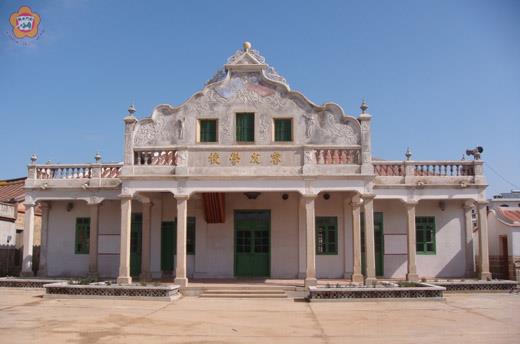   縣定古蹟「睿友學校」歷經一年八個月修葺完成，將規劃作為社區各項活動場所，以落實傳承歷史、保存文化目標。圖為修葺完成的「睿友學校」，風采再現。（金門文化局提供）