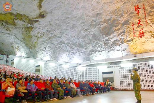   春節期間擎天廳的參訪人潮已達三千人次。
（金防部提供）