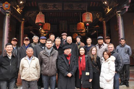 「柏林文學學會」駐台譯者昨與瓊林聚落的宗長交流。(張建騰攝)