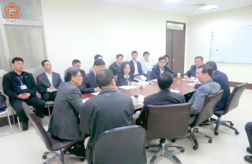 縣籍立委楊應雄昨在立法院召開協調會，研商金門緊急醫療及安寧返鄉事宜。（立法委員楊應雄服務處提供）