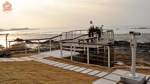 營造觀景平台， 增設望遠鏡等設備，軍事、濱海生態風光盡收眼底。（陳麗妤攝）