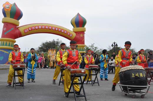 　烈嶼鄉社區和學校社團發展蓬勃，有民俗舞蹈、大鼓隊、鑼鼓陣及公背婆，展現多才多藝，散播歡樂和營造健康島。（楊水詠攝）