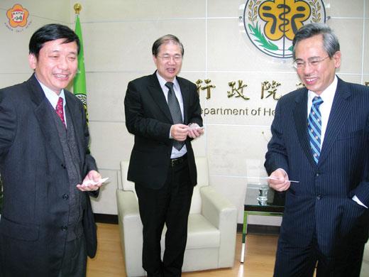 李縣長專程拜會衛生署，署長邱文達今將率專案小組訪視並體檢署立金門醫院的醫療問題。（照片由縣府台北服務處主任陳永富提供）