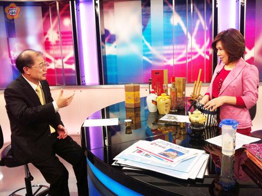   金門縣長李沃士昨接受東森電視台「遇見大人物」節目專訪。（金門縣政府提供）