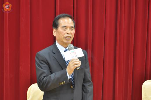   金酒公司新任董事長李文選召開記者會，期許在穩固基礎上注入創新元素與活力，讓公司綿綿不斷，永續成長。（李金鎗攝）