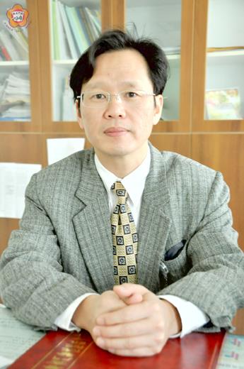 李錫鑫：署金的醫療品質球是在陡坡上滾，要有中央政府往上拉，地方政府由下推，才能由下往上滾。（張建騰攝）