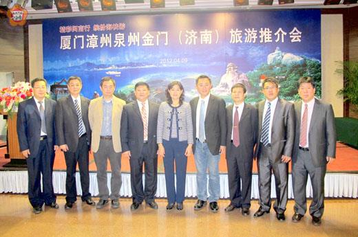   由金門縣政府、大陸廈門市旅遊局、漳州市旅遊局及泉州市旅遊局首次組成旅遊推介團，昨於濟南市銀座泉城酒店會議廳拉開首場序幕。（縣府交旅局提供）