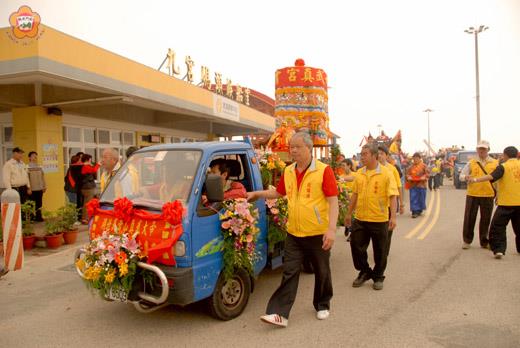 　　武當山真武大帝金身昨抵烈嶼、金門東半島展開繞境巡安。（董森堡攝）